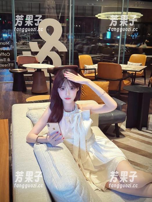 点开“51吃瓜群众”的链接，我的好奇心被彻底激活了，哈哈哈，继续刷！