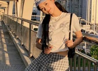 “91吃瓜中心”网页：热辣八卦等你来撩，别让你的小心脏承受太多。