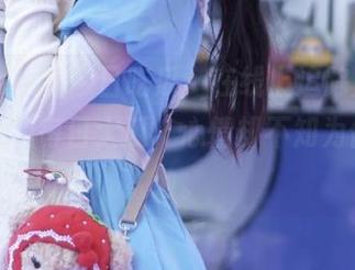今日吃瓜，在线上追踪那些“可疑”的每日大瓜，心情却不知为何好松弛。