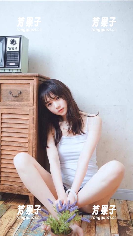 吃瓜网站更新：吊带姐又来身材广告了，真把我眼睛喂饱了。
