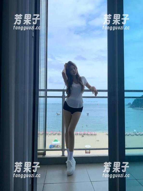 黑料网站 新网址来袭,黑料网站带你追寻网络黑洞深处的低语,抓紧我!